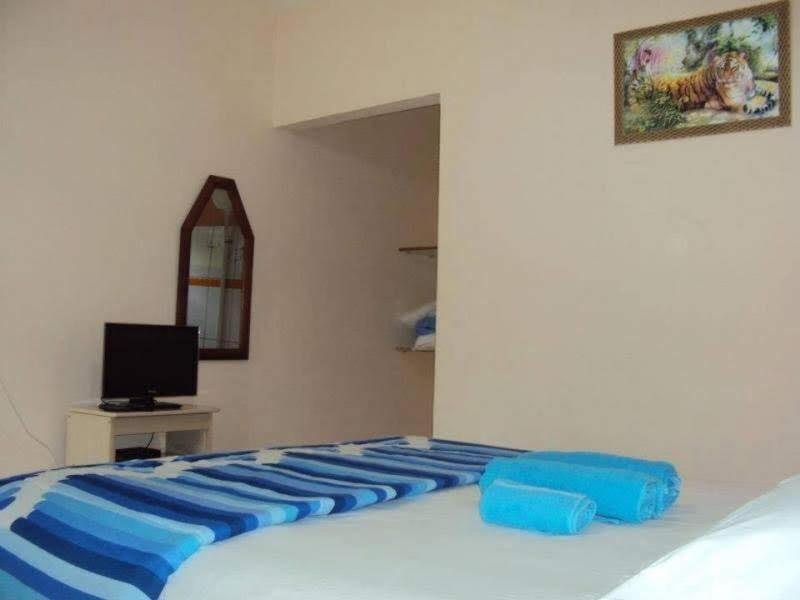 Dos Ypes Inn *